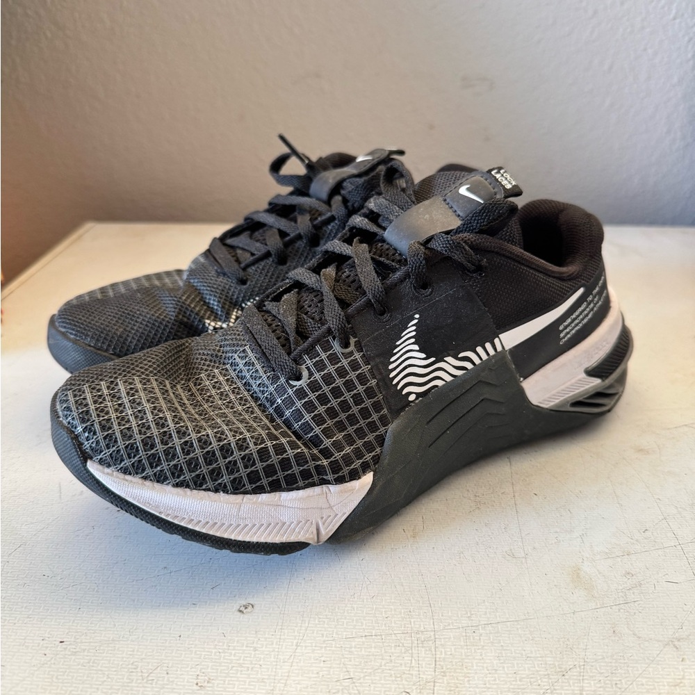 Nike Black and White Metcon 8